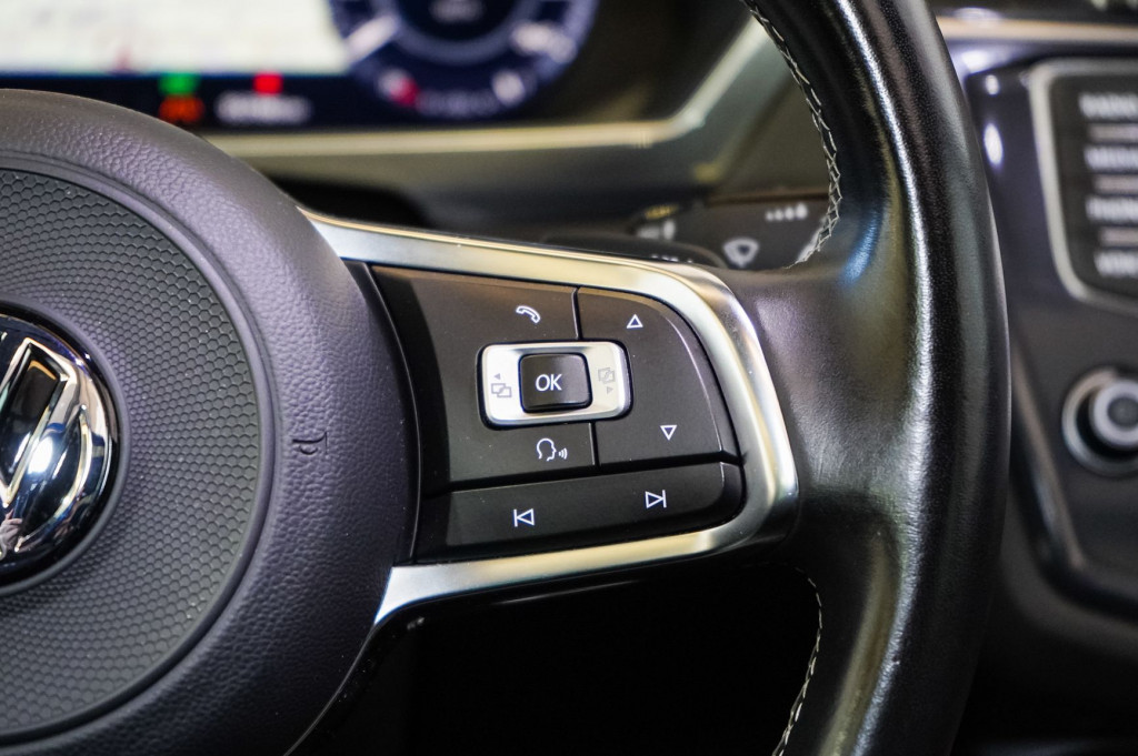 VOLKSWAGEN TIGUAN 2.0 TDI DSG R-LINE TECHO de segunda mano