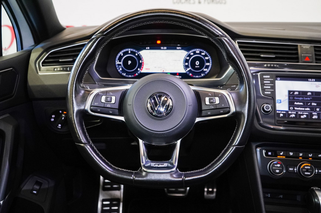 VOLKSWAGEN TIGUAN 2.0 TDI DSG R-LINE TECHO de segunda mano