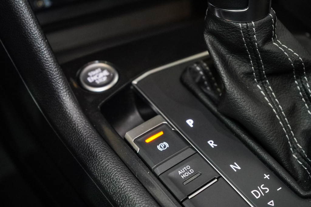 VOLKSWAGEN TIGUAN 2.0 TDI DSG R-LINE TECHO de segunda mano