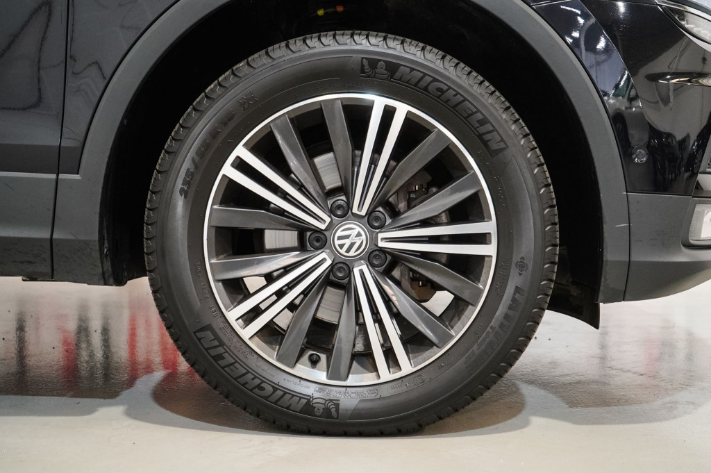 VOLKSWAGEN TIGUAN ALLSPACE 2.0 TDI DSG  7 CARAT TECHO 150 de segunda mano