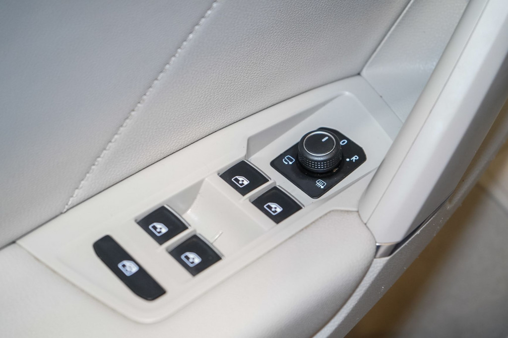 VOLKSWAGEN TIGUAN ALLSPACE 2.0 TDI DSG  7 CARAT TECHO 150 de segunda mano