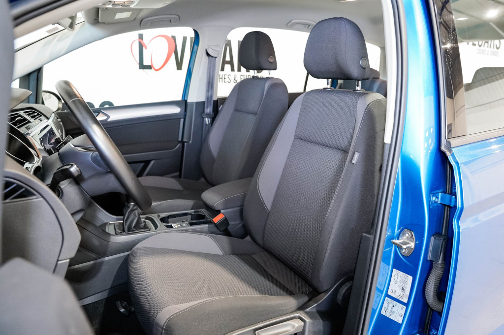 VOLKSWAGEN TOURAN 1.6 TDI BUSINESS & NAVI 7 PLAZAS 115 de segunda mano