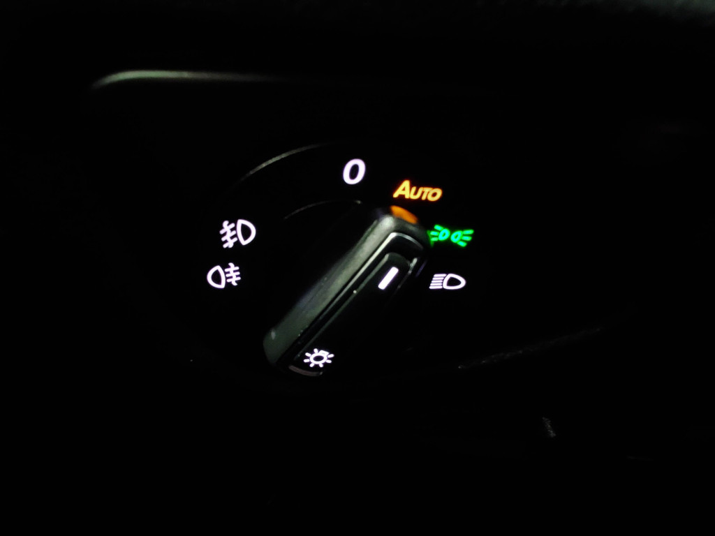 VOLKSWAGEN TOURAN 1.6 TDI DSG 7 BUSINESS 115 de segunda mano