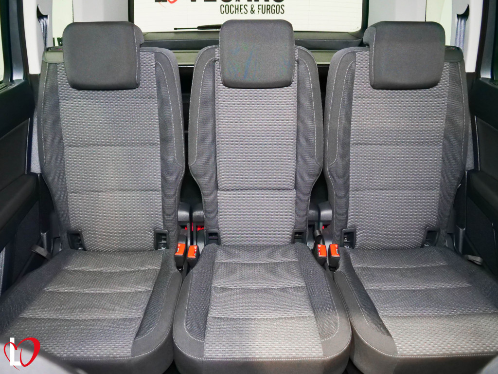 VOLKSWAGEN TOURAN 2.0 TDI ADVANCE 7 PLAZAS TECHO 150 de segunda mano