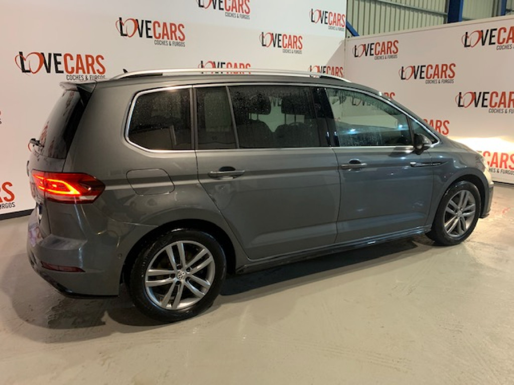 VOLKSWAGEN TOURAN 2.0 TDI BLUMOTION R LINE 190CV de segunda mano