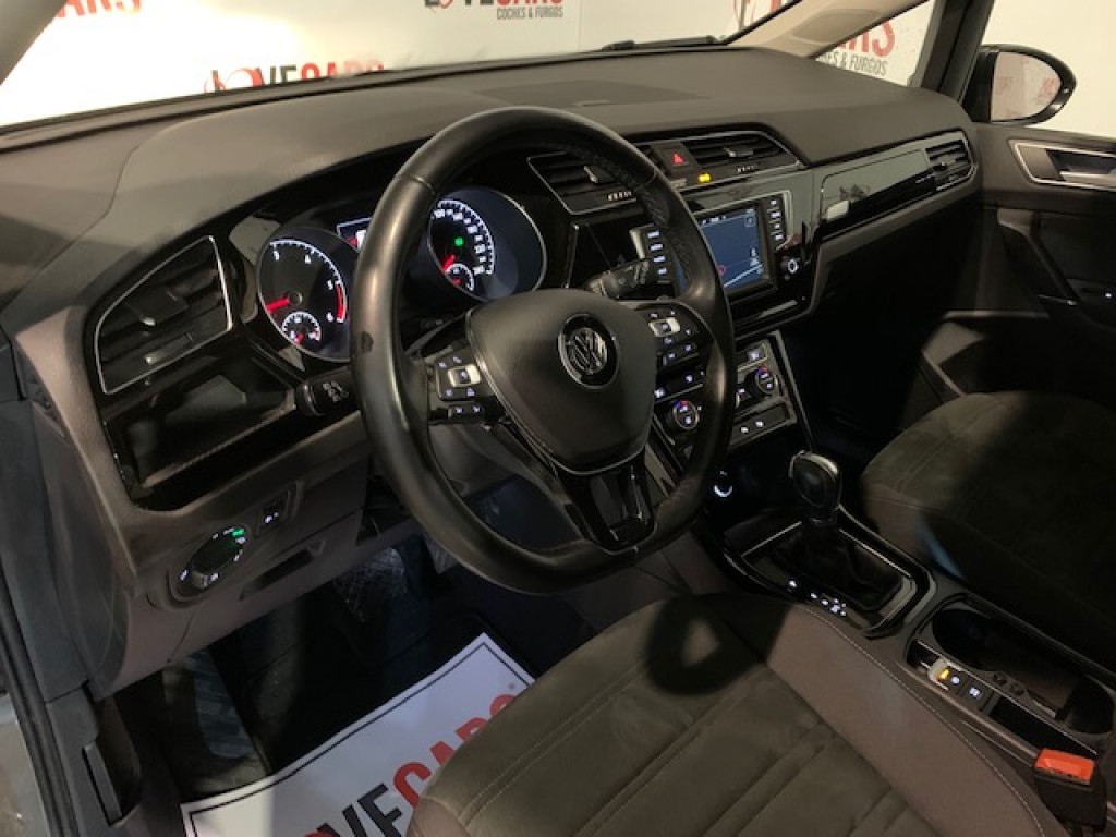 VOLKSWAGEN TOURAN 2.0 TDI BLUMOTION R LINE 190CV de segunda mano