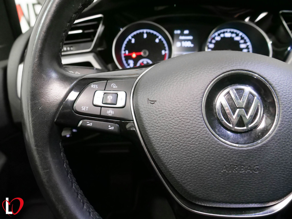 VOLKSWAGEN TOURAN 2.0 TDI CR ADVANCE TECHO BMT 150 de segunda mano