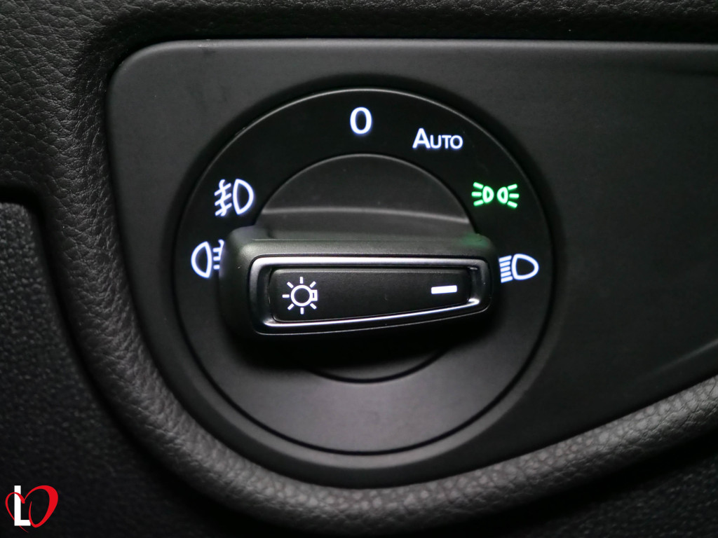 VOLKSWAGEN TOURAN 2.0 TDI CR ADVANCE TECHO BMT 150 de segunda mano