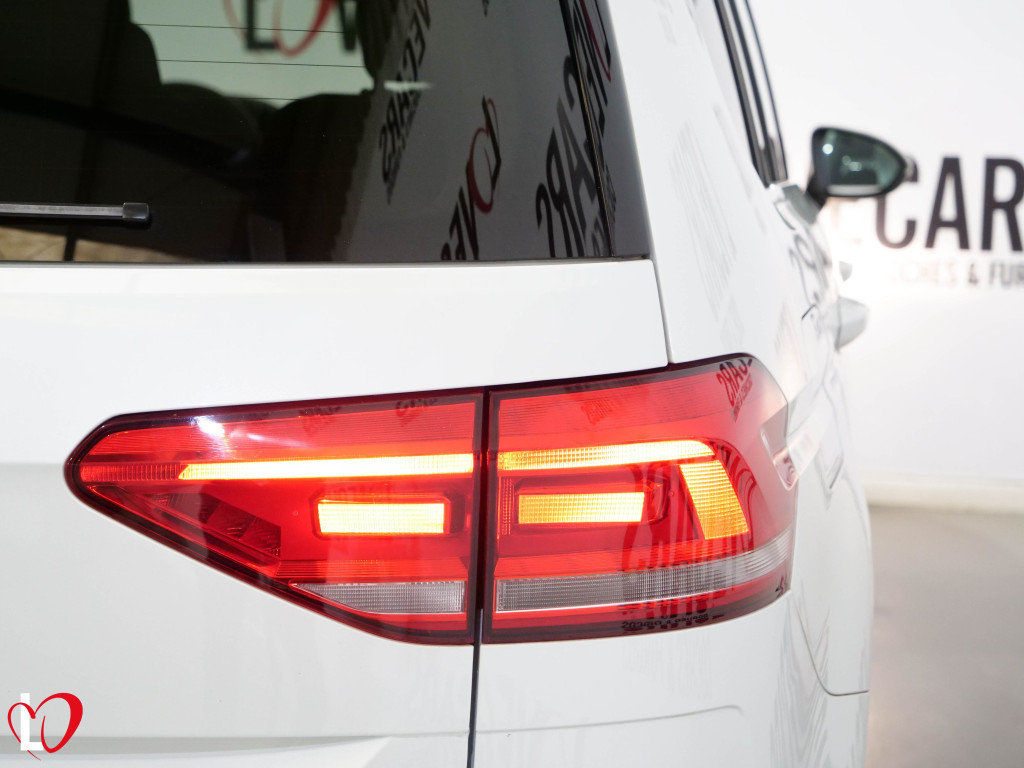 VOLKSWAGEN TOURAN 2.0 TDI DSG-7 CARAT 115 de segunda mano