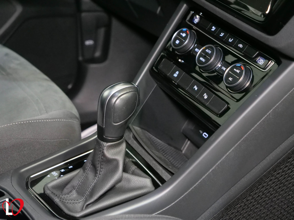 VOLKSWAGEN TOURAN 2.0 TDI DSG-7 CARAT 115 de segunda mano