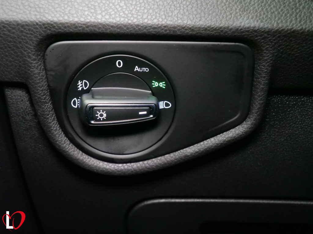 VOLKSWAGEN TOURAN 2.0 TDI DSG-7 CARAT 115 de segunda mano