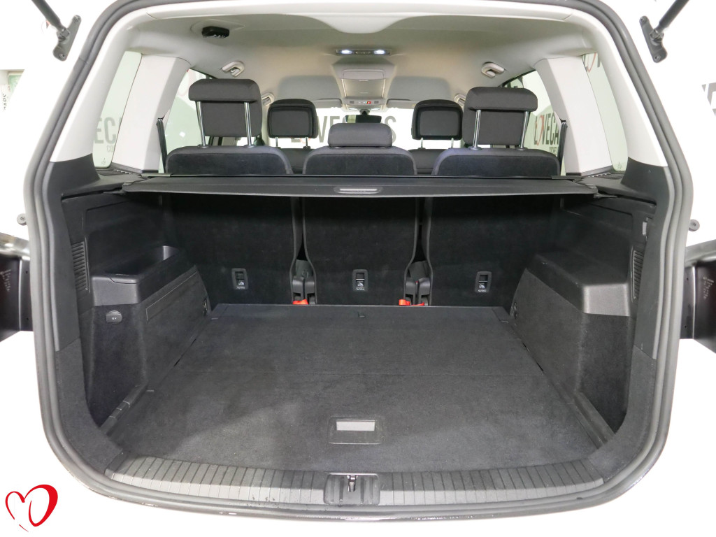 VOLKSWAGEN TOURAN 2.0 TDI DSG-7 CARAT 115 de segunda mano