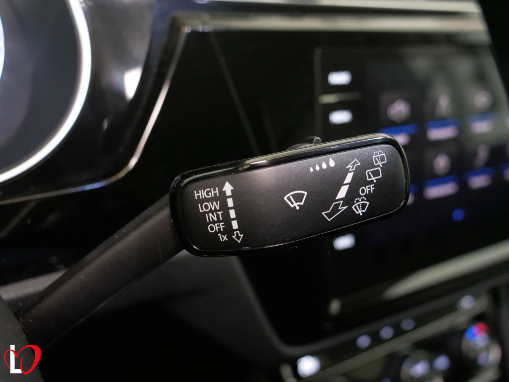 VOLKSWAGEN TOURAN 2.0 TDI DSG-7 CARAT 115 de segunda mano