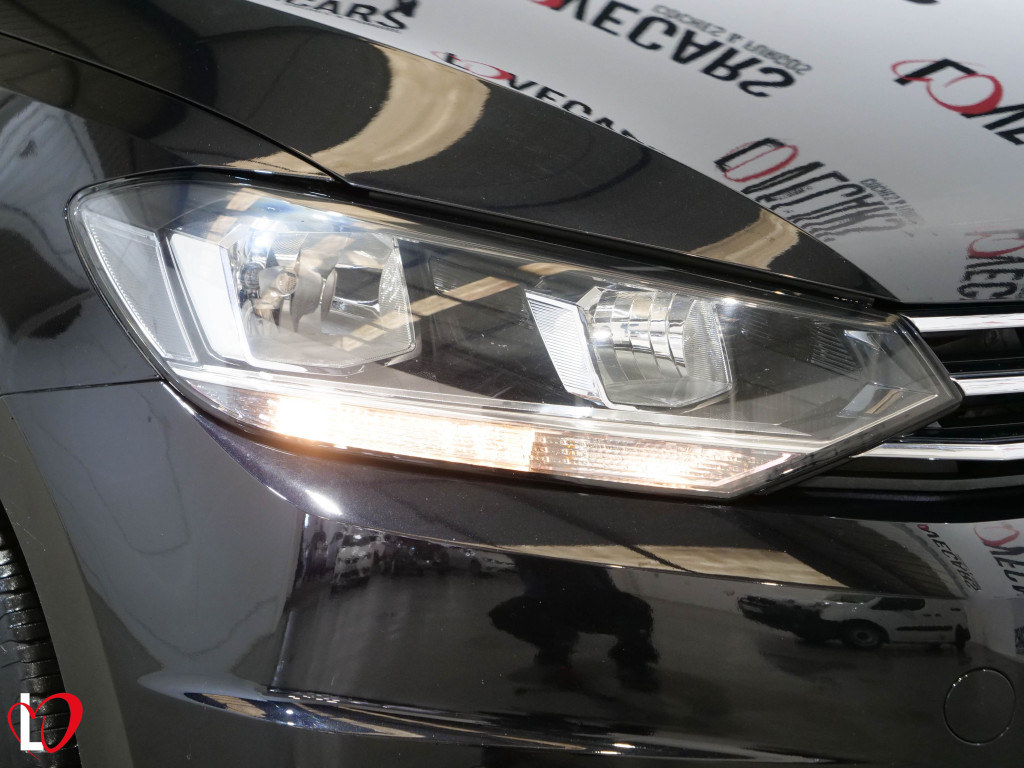 VOLKSWAGEN TOURAN 2.0 TDI DSG LOUGE 115 de segunda mano