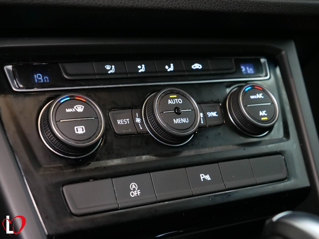 VOLKSWAGEN TOURAN 2.0 TDI DSG LOUGE 115 de segunda mano