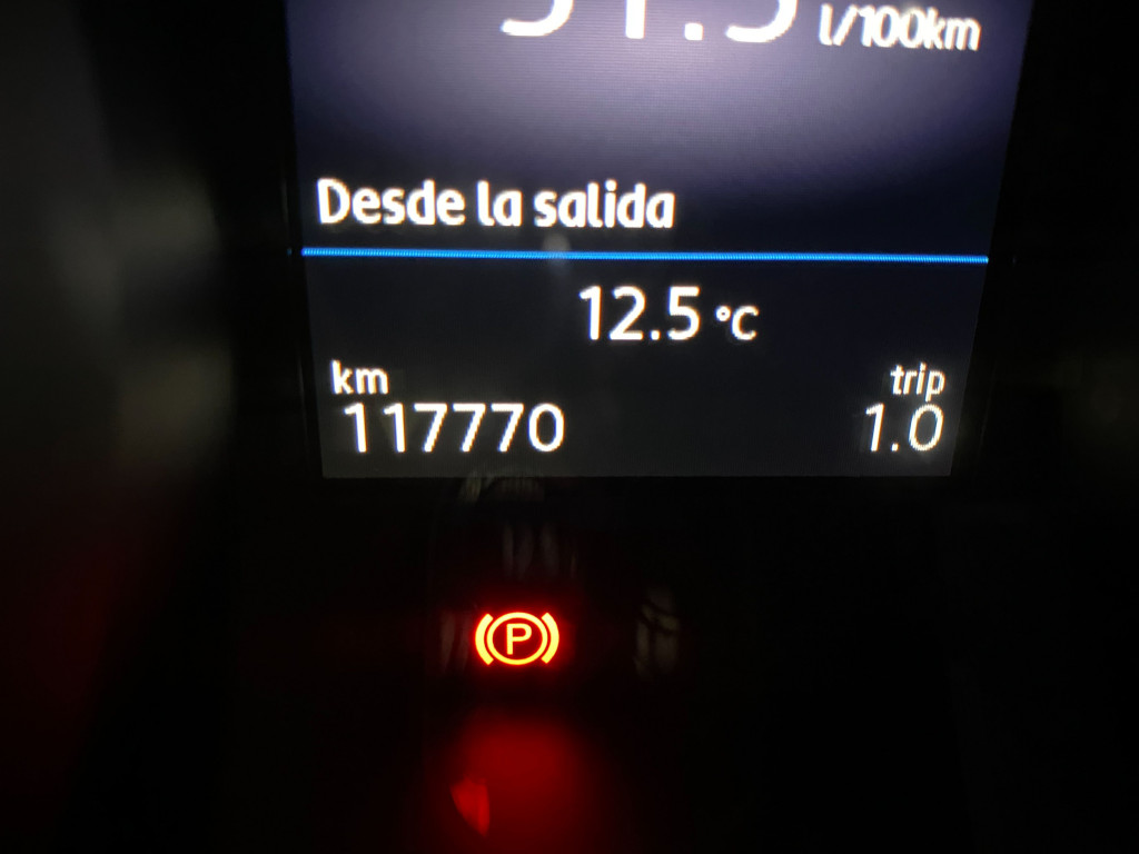 VOLKSWAGEN TOURAN 2.0 TDI HIGHLINE DSG 5 PLZ 150CV de segunda mano