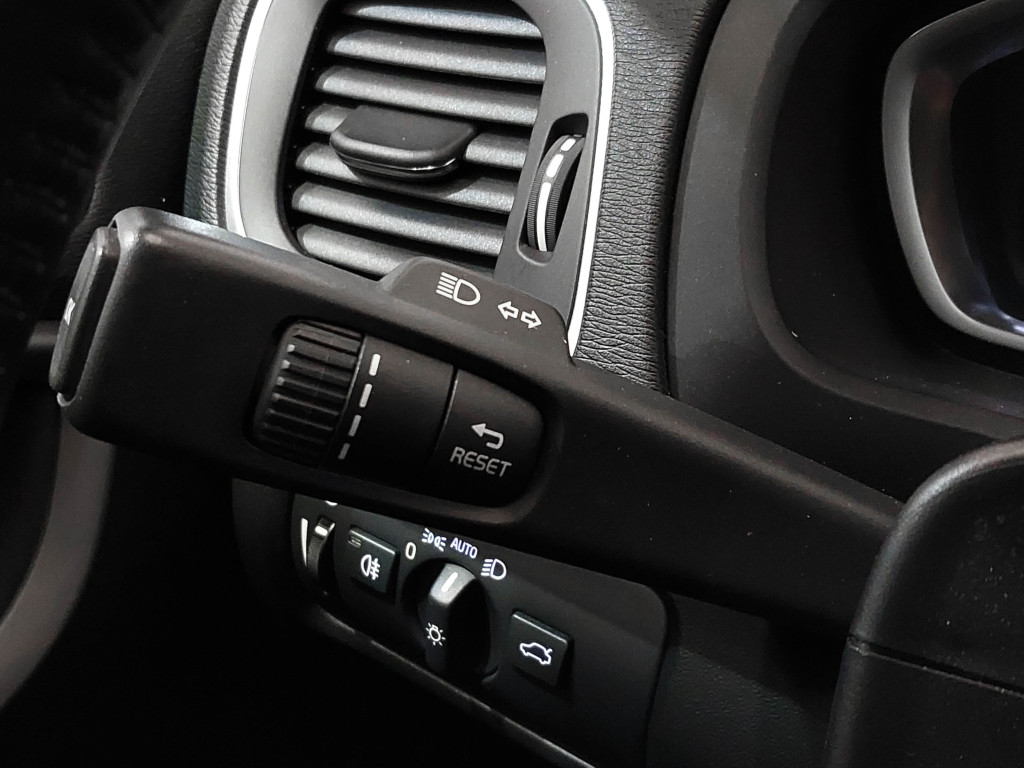 VOLVO V40 2.0D AUTO. BOSINESS 120 de segunda mano