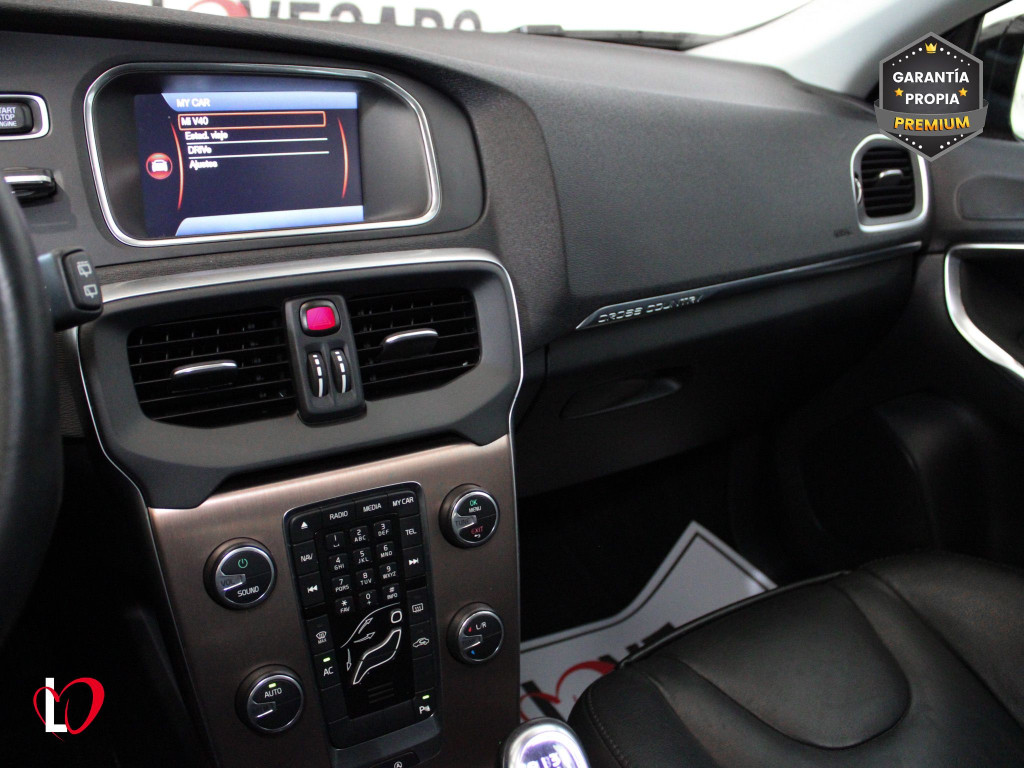 VOLVO V40 CROSS COUNTRY 1.6 D2 MOMENTUN 115 de segunda mano