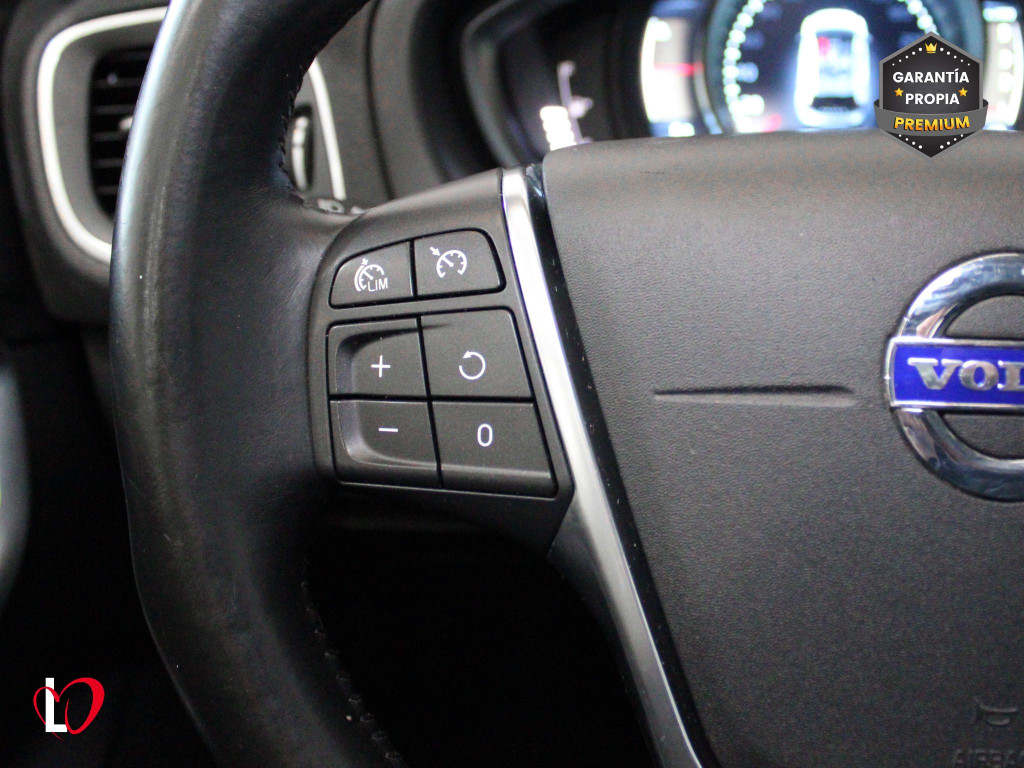 VOLVO V40 CROSS COUNTRY 1.6 D2 MOMENTUN 115 de segunda mano