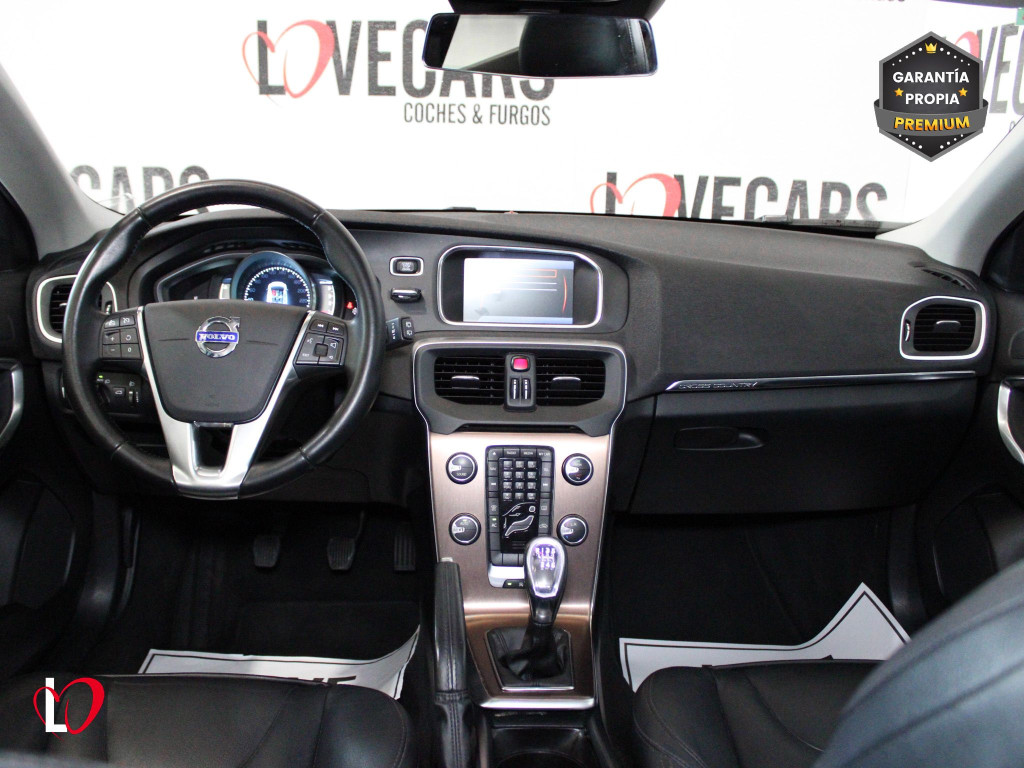 VOLVO V40 CROSS COUNTRY 1.6 D2 MOMENTUN 115 de segunda mano