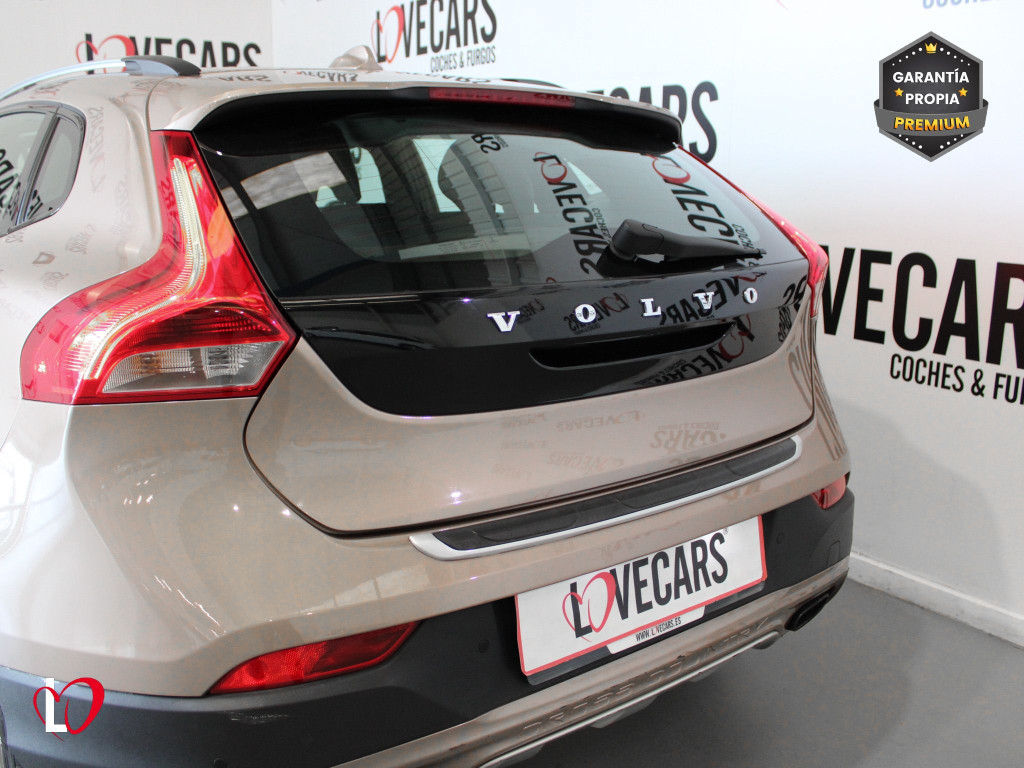 VOLVO V40 CROSS COUNTRY 1.6 D2 MOMENTUN 115 de segunda mano