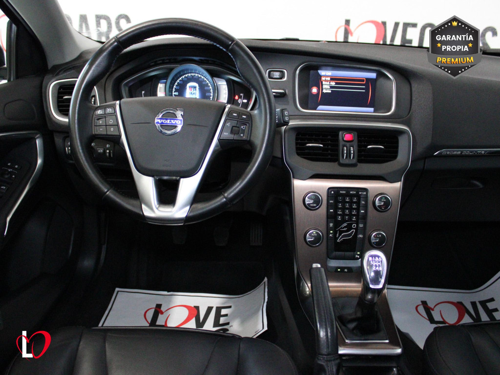 VOLVO V40 CROSS COUNTRY 1.6 D2 MOMENTUN 115 de segunda mano