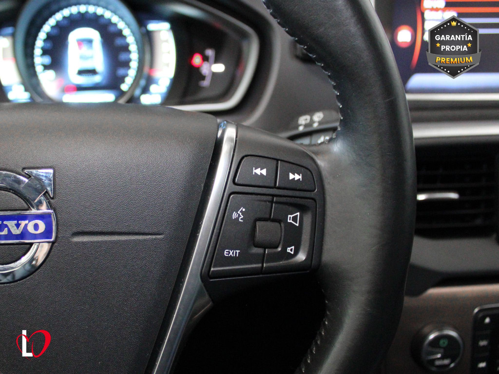 VOLVO V40 CROSS COUNTRY 1.6 D2 MOMENTUN 115 de segunda mano