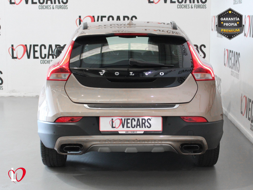 VOLVO V40 CROSS COUNTRY 1.6 D2 MOMENTUN 115 de segunda mano
