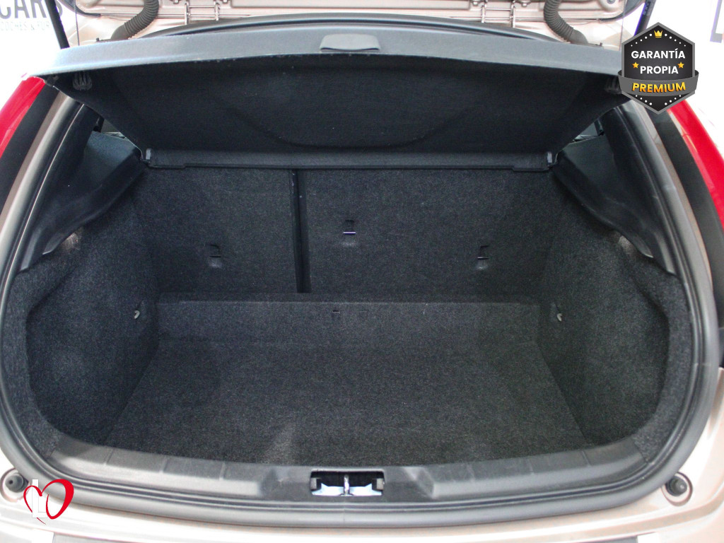 VOLVO V40 CROSS COUNTRY 1.6 D2 MOMENTUN 115 de segunda mano