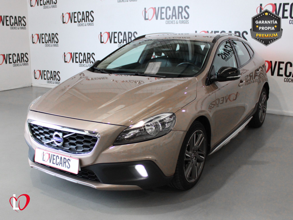 VOLVO V40 CROSS COUNTRY 1.6 D2 MOMENTUN 115 de segunda mano