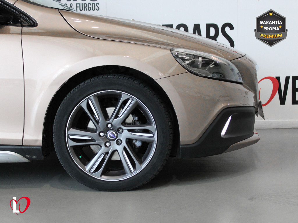 VOLVO V40 CROSS COUNTRY 1.6 D2 MOMENTUN 115 de segunda mano
