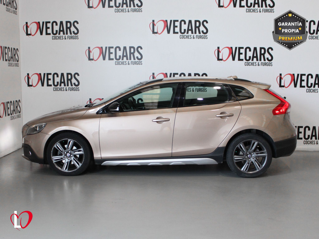 VOLVO V40 CROSS COUNTRY 1.6 D2 MOMENTUN 115 de segunda mano