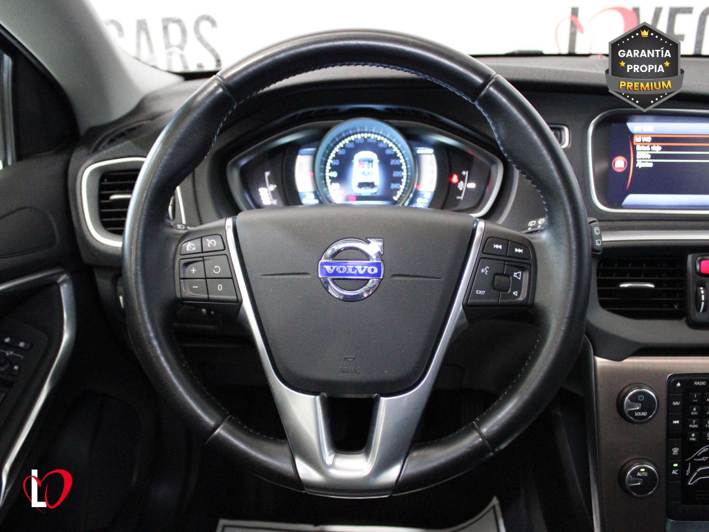 VOLVO V40 CROSS COUNTRY 1.6 D2 MOMENTUN 115 de segunda mano