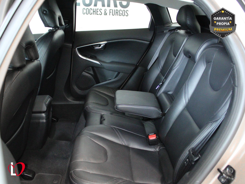 VOLVO V40 CROSS COUNTRY 1.6 D2 MOMENTUN 115 de segunda mano