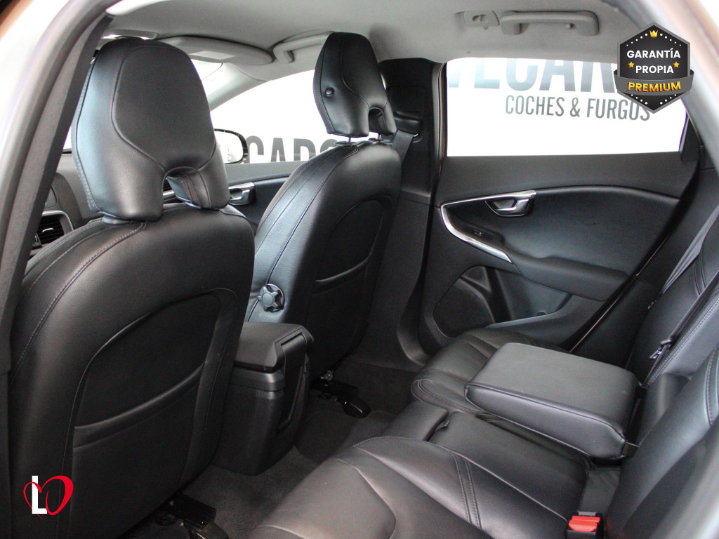 VOLVO V40 CROSS COUNTRY 1.6 D2 MOMENTUN 115 de segunda mano