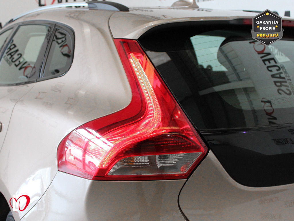 VOLVO V40 CROSS COUNTRY 1.6 D2 MOMENTUN 115 de segunda mano