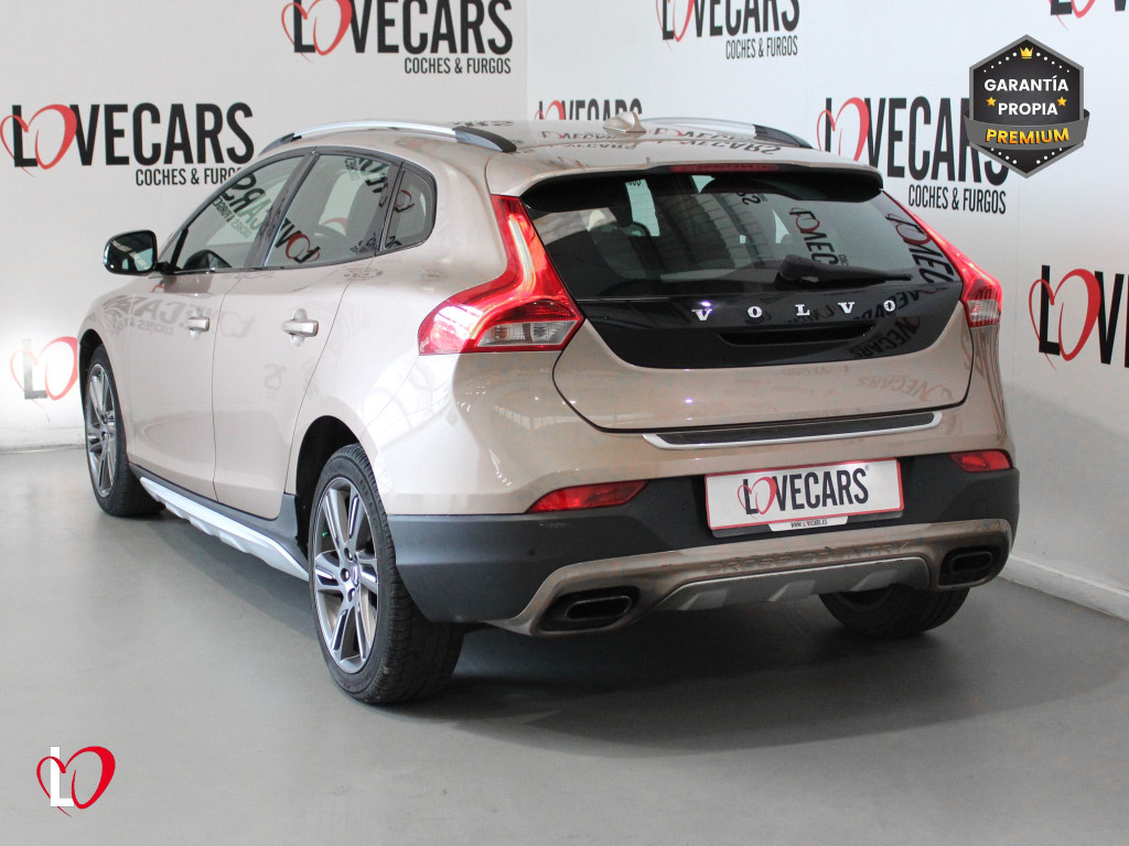 VOLVO V40 CROSS COUNTRY 1.6 D2 MOMENTUN 115 de segunda mano