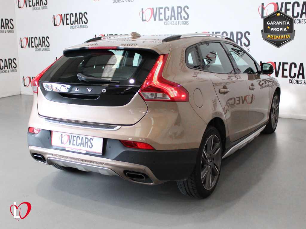 VOLVO V40 CROSS COUNTRY 1.6 D2 MOMENTUN 115 de segunda mano