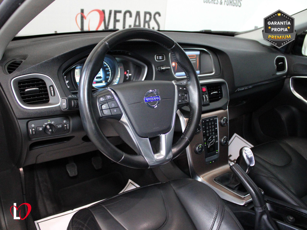 VOLVO V40 CROSS COUNTRY 1.6 D2 MOMENTUN 115 de segunda mano