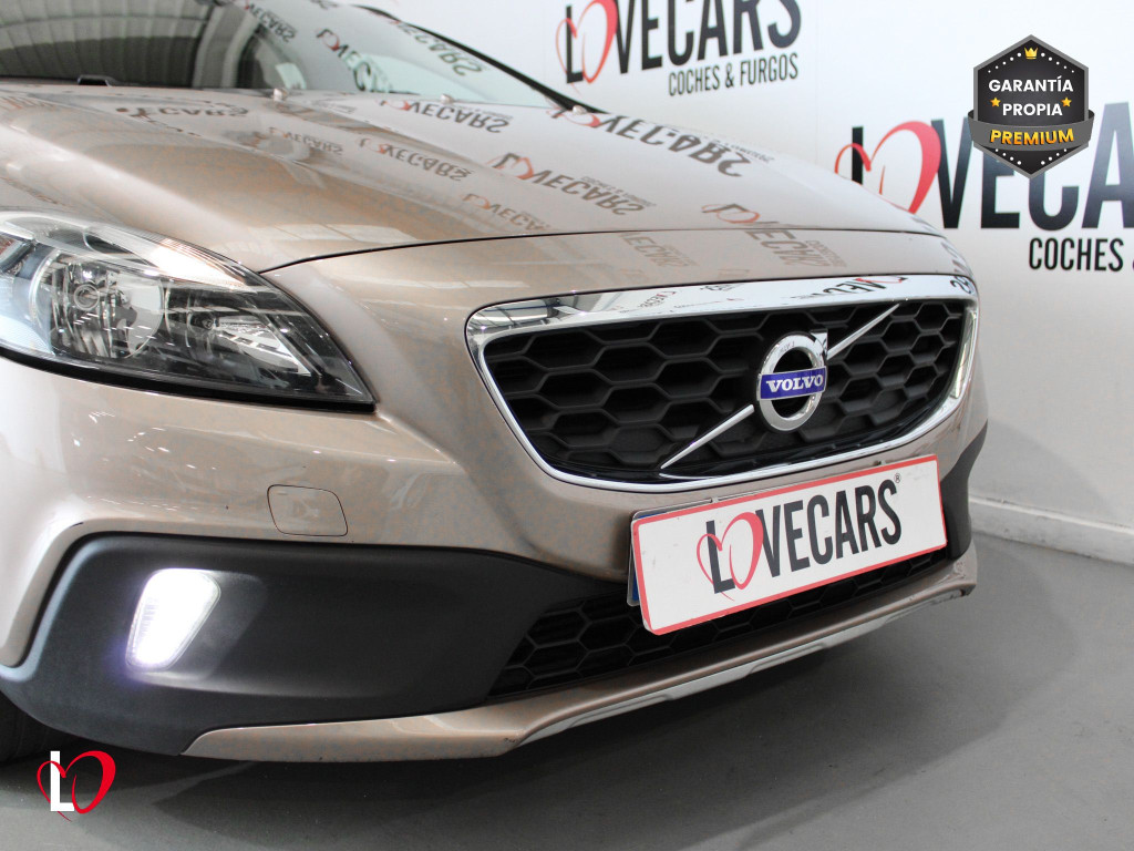VOLVO V40 CROSS COUNTRY 1.6 D2 MOMENTUN 115 de segunda mano