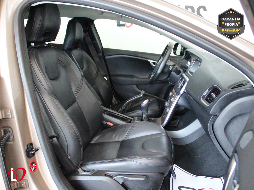VOLVO V40 CROSS COUNTRY 1.6 D2 MOMENTUN 115 de segunda mano
