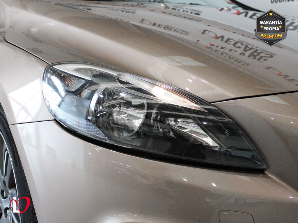 VOLVO V40 CROSS COUNTRY 1.6 D2 MOMENTUN 115 de segunda mano