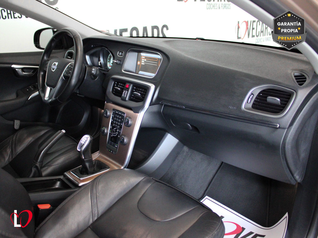 VOLVO V40 CROSS COUNTRY 1.6 D2 MOMENTUN 115 de segunda mano