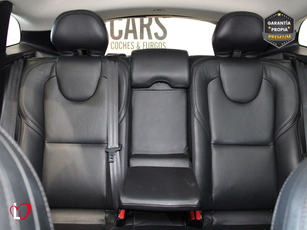 VOLVO V40 CROSS COUNTRY 1.6 D2 MOMENTUN 115 de segunda mano