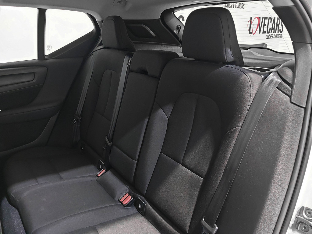 VOLVO XC 40 2.0 D D3 MOMENTUM 150 de segunda mano