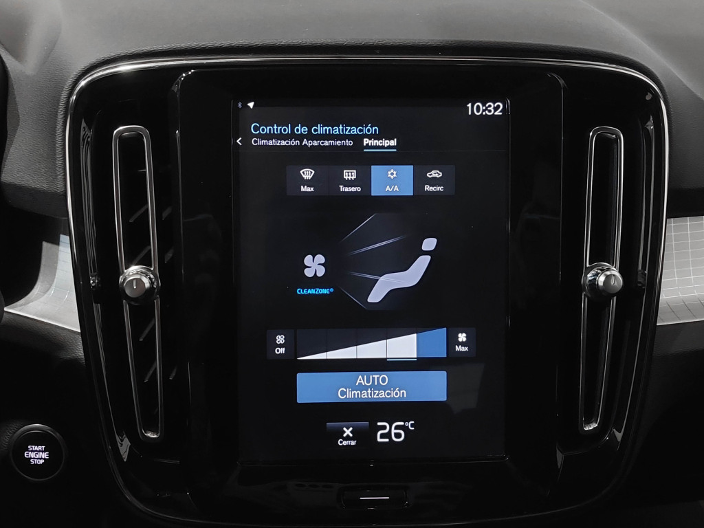 VOLVO XC 40 2.0 D D3 MOMENTUM 150 de segunda mano