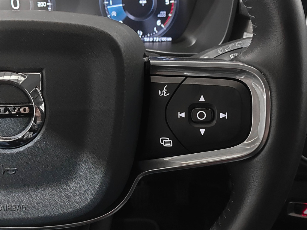 VOLVO XC 40 2.0 D D3 MOMENTUM 150 de segunda mano