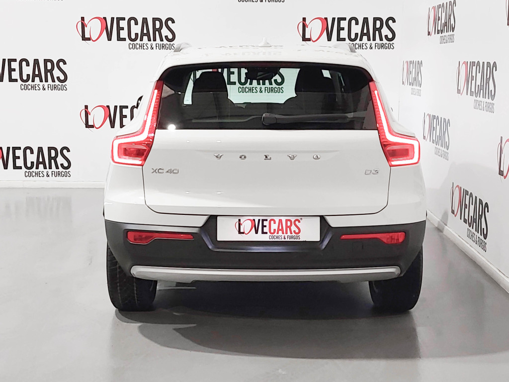 VOLVO XC 40 2.0 D D3 MOMENTUM 150 de segunda mano