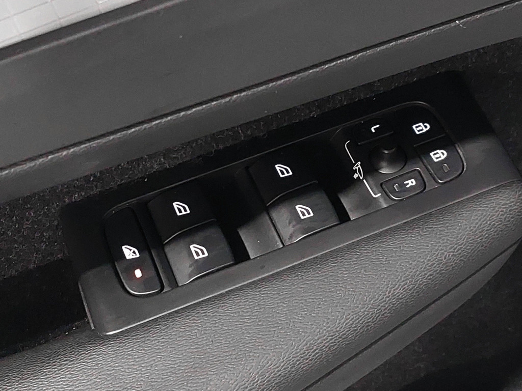 VOLVO XC 40 2.0 D D3 MOMENTUM 150 de segunda mano