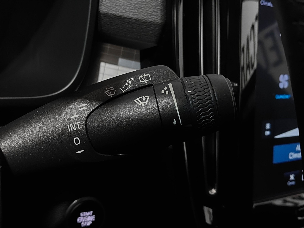 VOLVO XC 40 2.0 D D3 MOMENTUM 150 de segunda mano